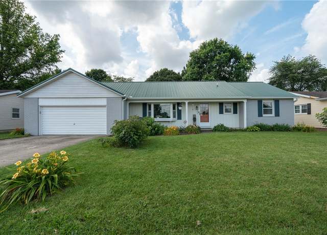 Property at 1203 Temple Ave, Effingham, IL 62401, 3 beds, 2.5 baths