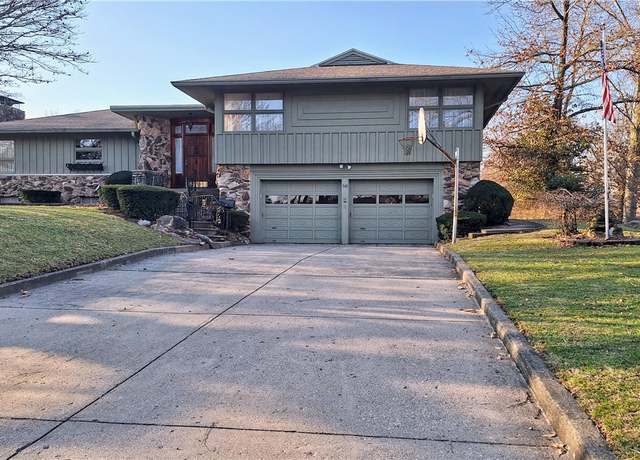 Property at 512 E Court St, Paris, IL 61944, 3 beds, 2.5 baths