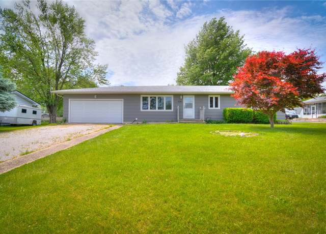 Property at 635 E North St, Warrensburg, IL 62573, 3 beds, 1.5 baths