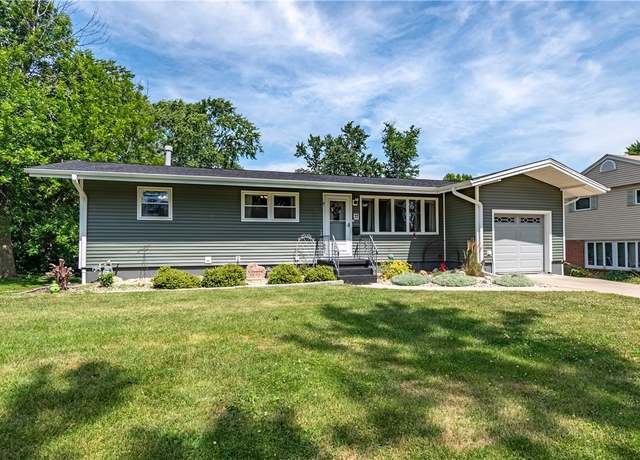 Property at 37 Ohio Dr, Decatur, IL 62526, 3 beds, 2 baths