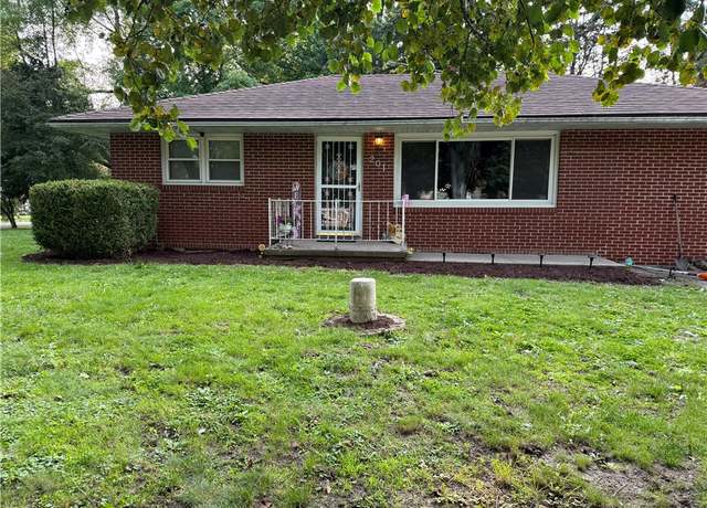 Property at 201 Franklin St, Pana, IL 62557, 2 beds, 1 bath