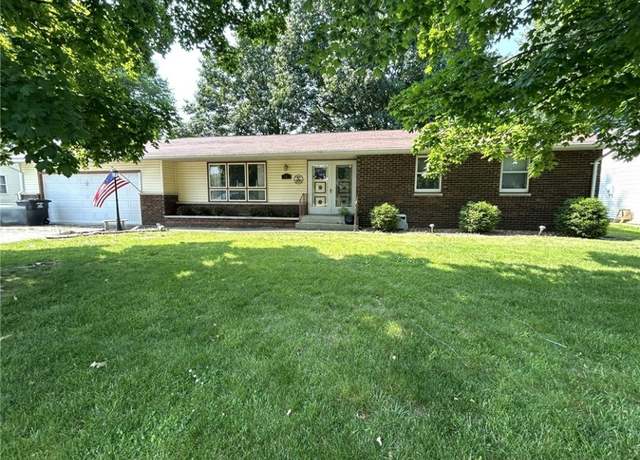 Property at 601 Holiday Dr, Effingham, IL 62401, 3 beds, 2 baths