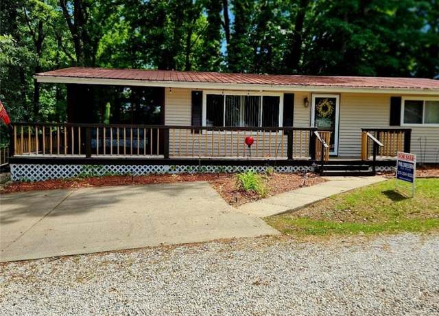 Property at 15 Oak Tree Ln, Pana, IL 62557, 2 beds, 1 bath