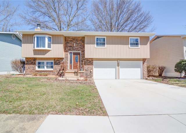 Property at 4904 E Baker Woods Ln, Decatur, IL 62521, 3 beds, 2.5 baths