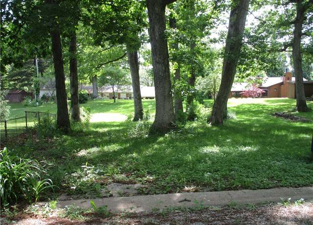 Property at 27 Timber Dr, Pana, IL 62557