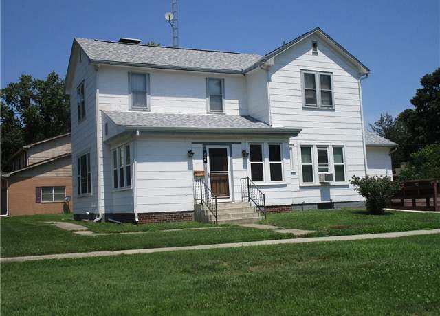 Property at 506 W 5th St, Pana, IL 62557, 4 beds, 1.5 baths