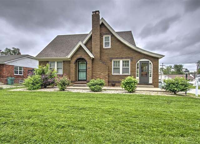 Property at 2202 N Main St, Decatur, IL 62526, 3 beds, 1.5 baths