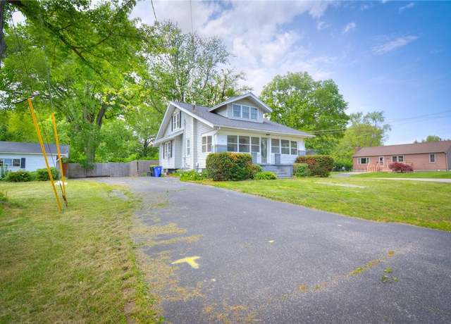 Property at 1191 N Hillcrest Dr, Decatur, IL 62526, 3 beds, 2 baths