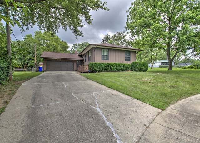 Property at 930 Bonhomme Ct, Decatur, IL 62526, 4 beds, 2.5 baths