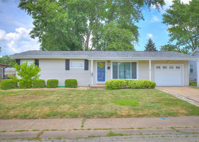 Property at 4022 N Newcastle Dr, Decatur, IL 62526, 3 beds, 1 bath