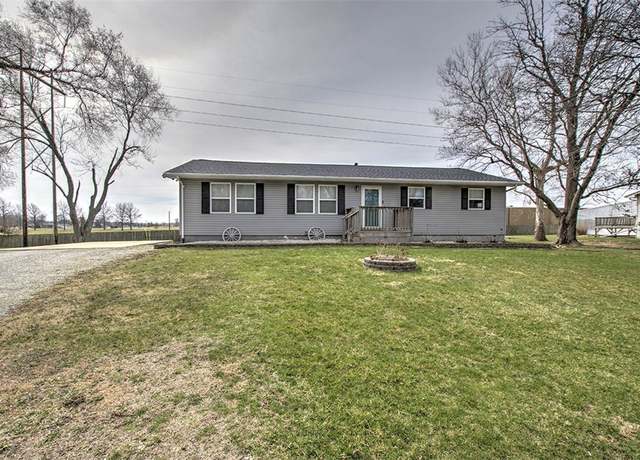 Property at 1625 Cooper Dr, Decatur, IL 62526, 3 beds, 2 baths