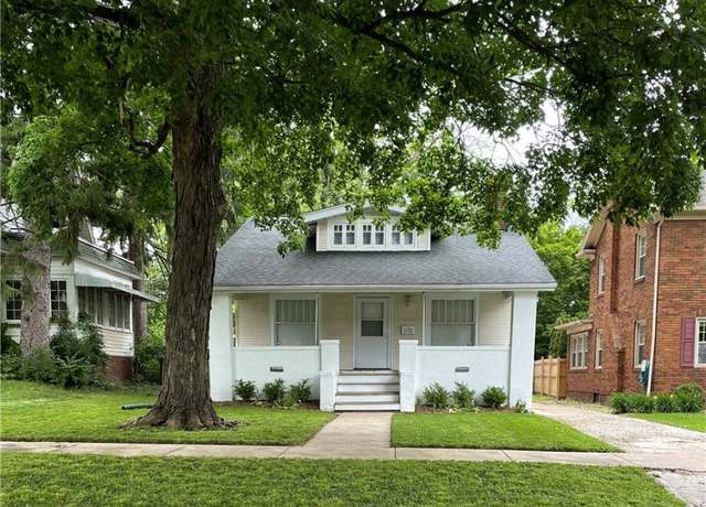 Property at 1352 W Riverview Ave, Decatur, IL 62522, 3 beds, 2 baths