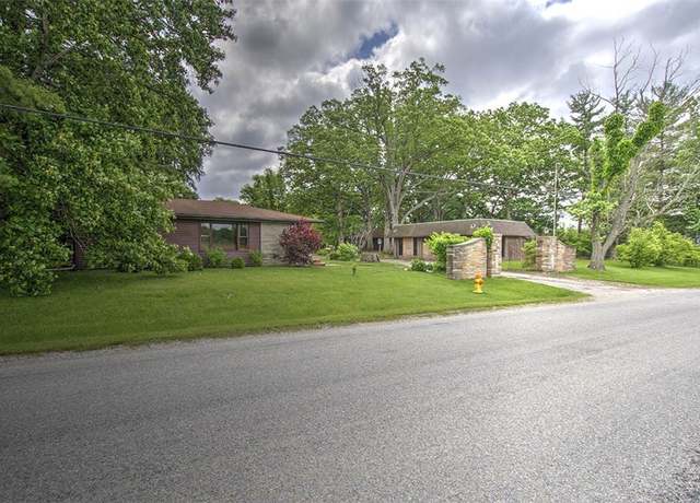 Property at 4480 Fort Daniel Rd, Decatur, IL 62521, 3 beds, 2 baths