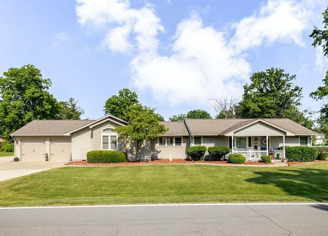Property at 2944 Crestwood Dr, Decatur, IL 62521, 4 beds, 2 baths
