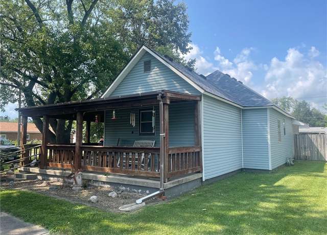 Property at 2720 Champaign Ave, Mattoon, IL 61938, 3 beds, 1.5 baths