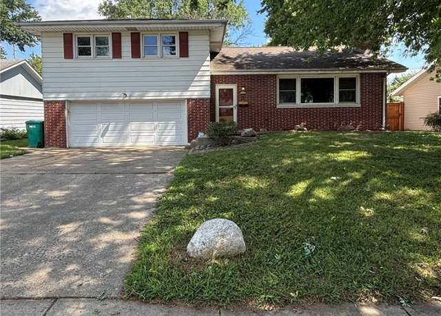 Property at 416 Southampton Dr, Decatur, IL 62526, 3 beds, 2.5 baths