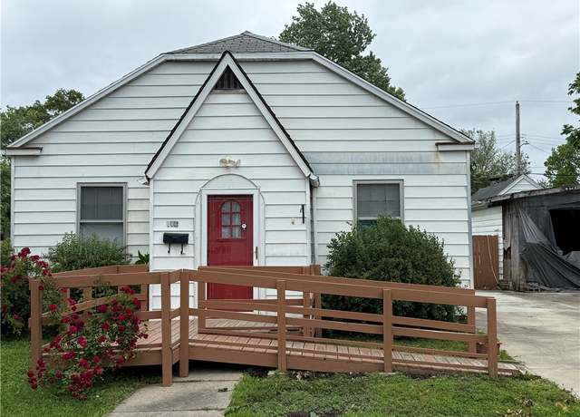 Property at 706 Douglas St, Paris, IL 61944, 2 beds, 1 bath