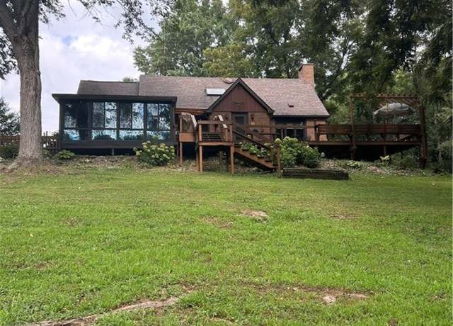 Property at 202 Woodbine Rd, Taylorville, IL 62568, 3 beds, 2 baths