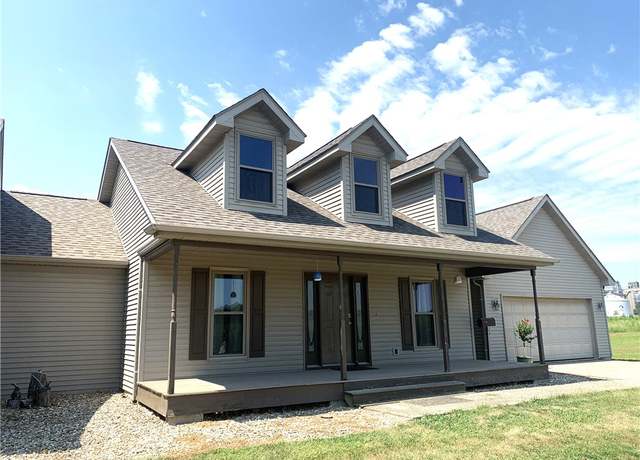 Property at 703 Glenhill Rd, Taylorville, IL 62568, 2 beds, 2 baths