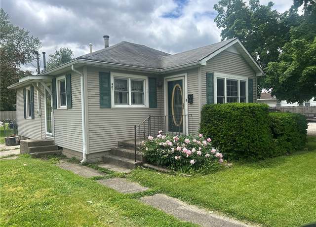 Property at 905 W Richland Ave, Effingham, IL 62401, 3 beds, 1 bath