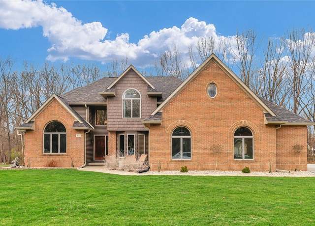 Property at 541 Hickory Ln, Charleston, IL 61920, 4 beds, 3 baths