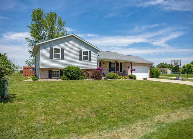 Property at 9234 E Topaz St, Effingham, IL 62401, 4 beds, 3 baths