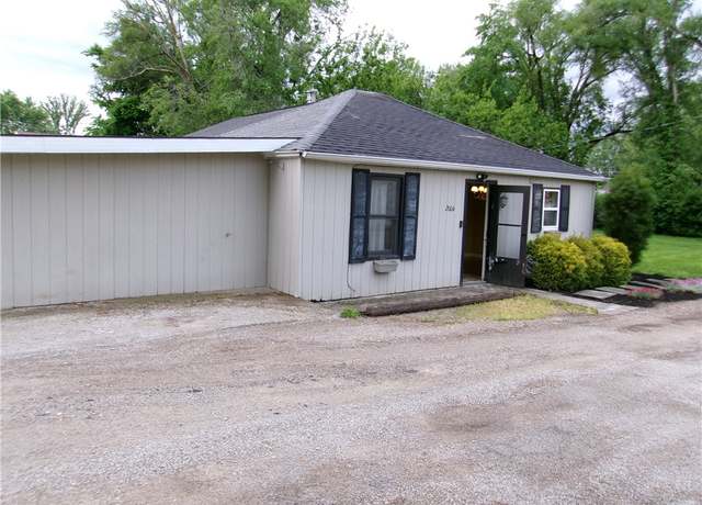 Property at 2004 Hayes Ave, Charleston, IL 61920, 3 beds, 1 bath