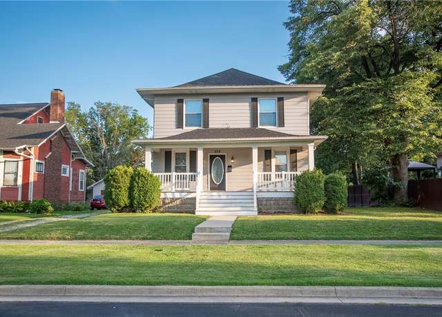 Property at 209 W Lawrence Ave, Effingham, IL 62401, 3 beds, 3 baths