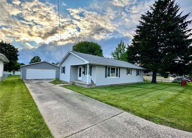Property at 705 Hannah Ave, Paris, IL 61944, 3 beds, 1 bath