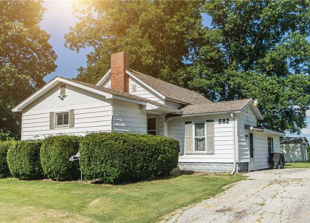 Property at 582 County Road 1525e, Greenup, IL 62428, 3 beds, 1 bath