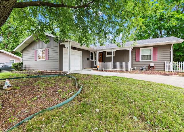 Property at 317 Holiday Dr, Decatur, IL 62526, 3 beds, 2 baths