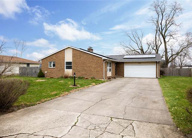 Property at 1020 Main St, Effingham, IL 62401, 3 beds, 2 baths