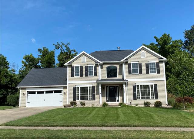 Property at 2221 Lakewood Pl, Charleston, IL 61920, 4 beds, 2.5 baths
