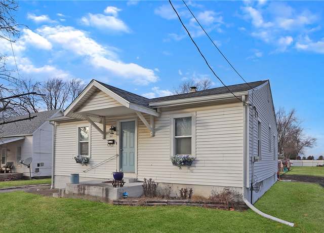 Property at 2416 Dewitt Ave, Mattoon, IL 61938, 2 beds, 1 bath
