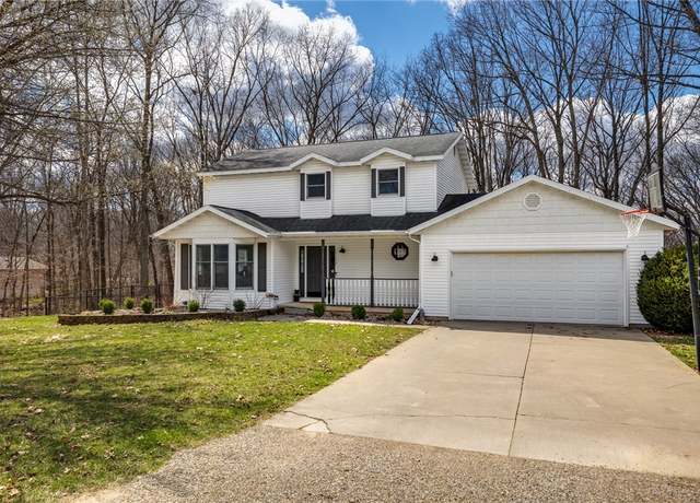 Property at 15173 Hilltop Cir, Effingham, IL 62401, 4 beds, 3.5 baths