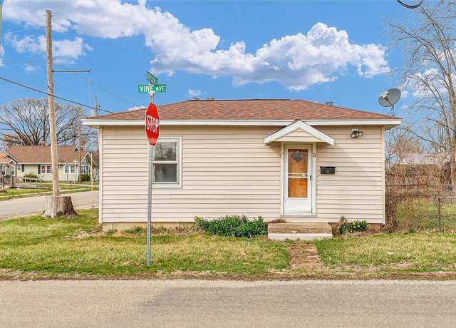Property at 5 Vine Ave, Charleston, IL 61920, 2 beds, 1 bath
