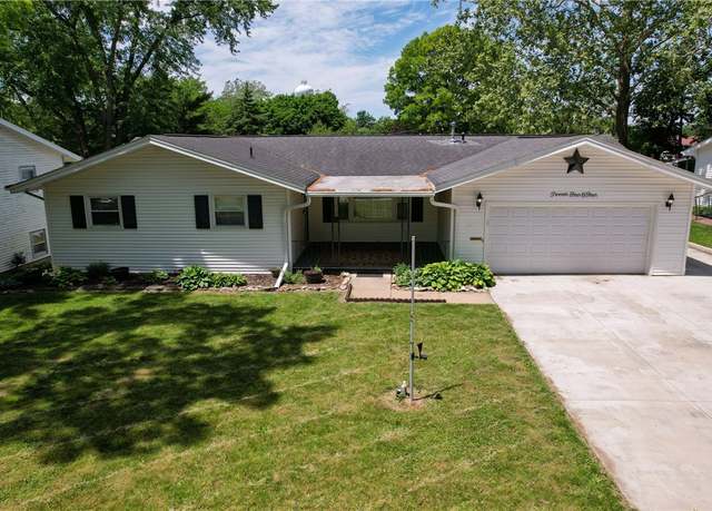 Property at 2404 Cedar Ct, Danville, IL 61832, 3 beds, 2 baths