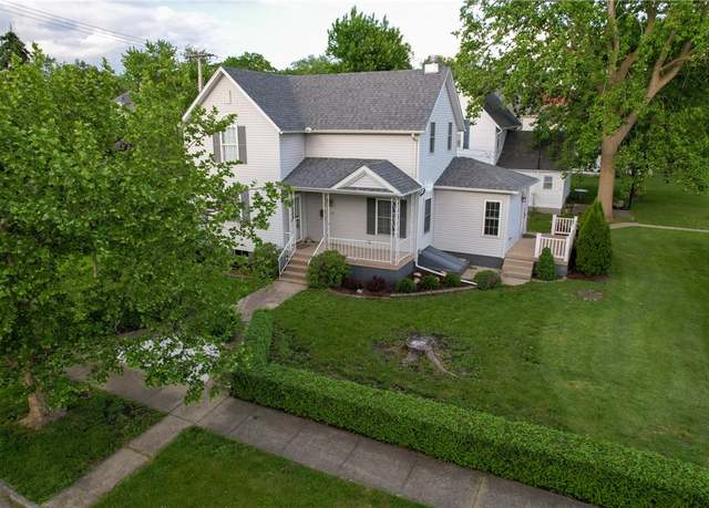 Property at 112 N 3rd St, Hoopeston, IL 60942, 3 beds, 2 baths