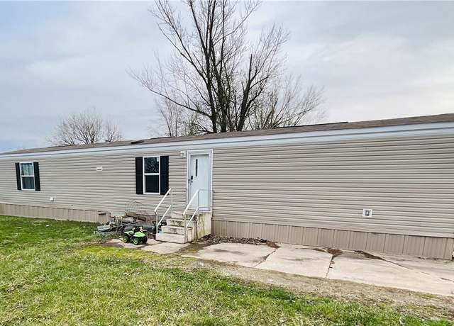 Property at 31 Easy Breeze Trailer Park, Effingham, IL 62401, 3 beds, 2 baths
