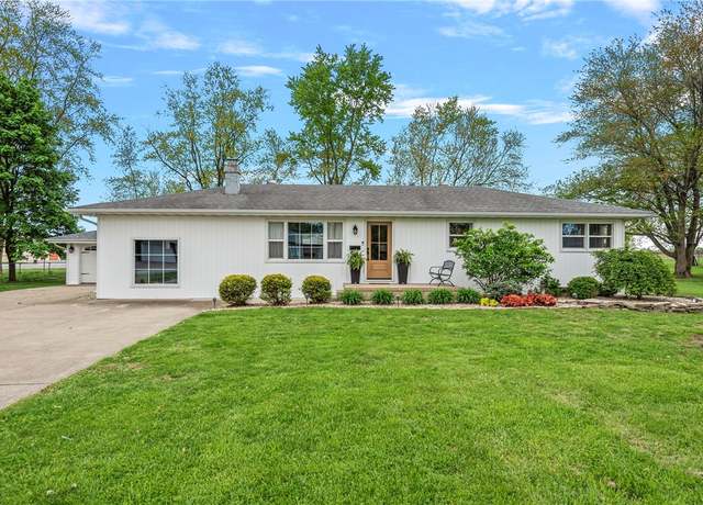 Property at 111 W 7th St, Pana, IL 62557, 3 beds, 1 bath