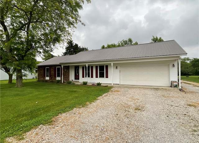 Property at 8901 1210th Rd, Effingham, IL 62401, 3 beds, 2 baths
