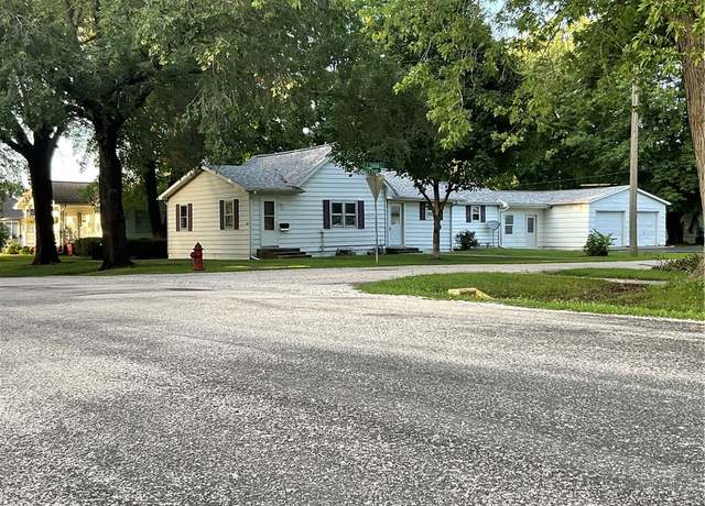 Property at 504 Putnam St, Moweaqua, IL 62550, 3 beds, 1 bath