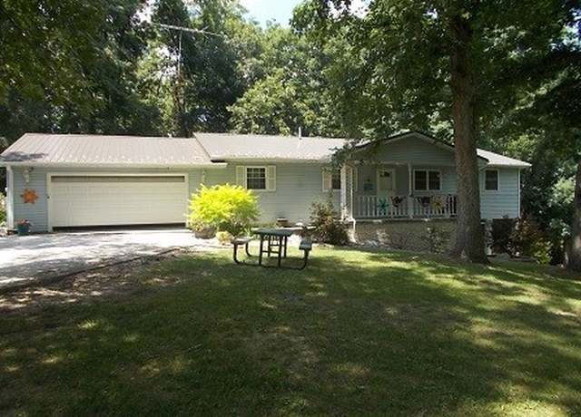 Property at 2655 E Two Hundred Rd, Pana, IL 62557, 4 beds, 2.5 baths