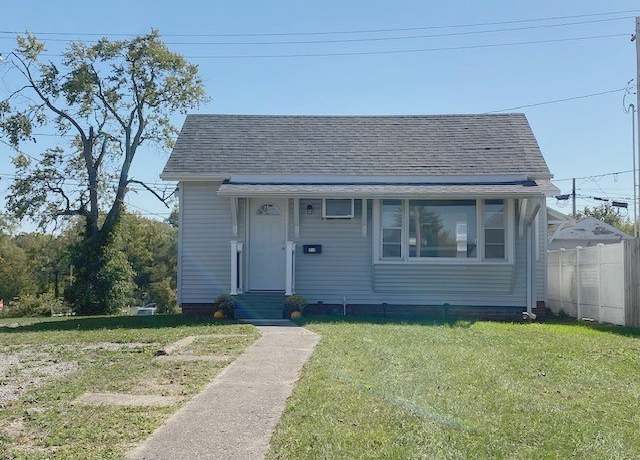 Property at 414 Jackson Ave, Charleston, IL 61920, 2 beds, 0.5 baths