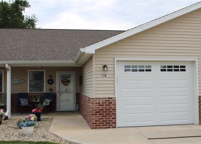 Property at 1120 N Broadway St #10, Shelbyville, IL 62565, 2 beds, 1 bath