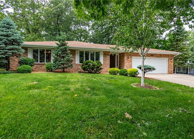 Property at 111 Southmoreland Pl, Decatur, IL 62521, 3 beds, 2.5 baths