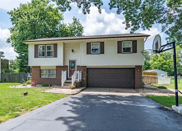 Property at 3445 Greenview Dr, Decatur, IL 62521, 3 beds, 1.5 baths