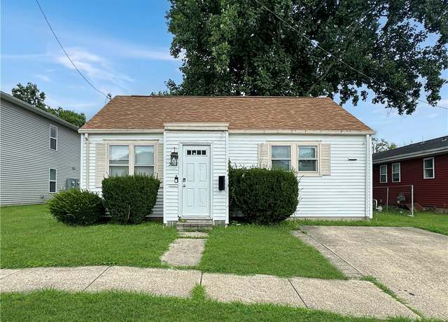 Property at 2015 9th St, Charleston, IL 61920, 3 beds, 2 baths