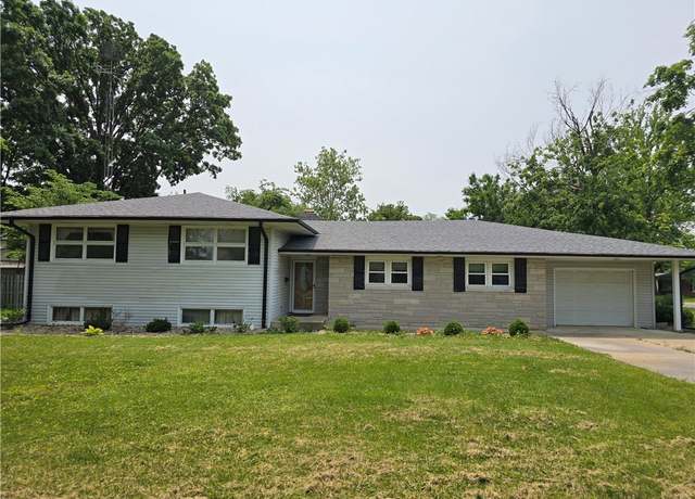 Property at 9 Orchard Dr, Charleston, IL 61920, 4 beds, 2 baths