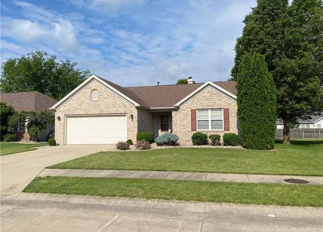 Property at 15 Fairfield Ln, Charleston, IL 61920, 3 beds, 2 baths